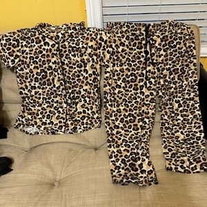 Womens’ Leopard print pajamas XL